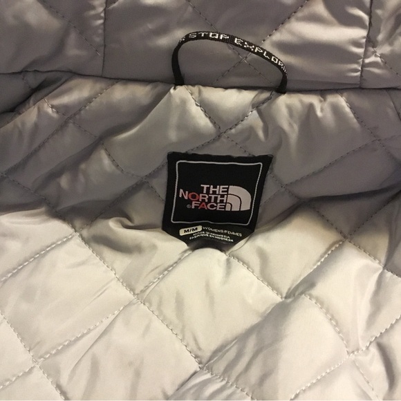 THE NORTH FACE MAUVE&ZIPPERAND SNAP FRONT COAT/QUILTED INSIDE/ATTACHED HOOD/SZ M - Picture 13 of 15